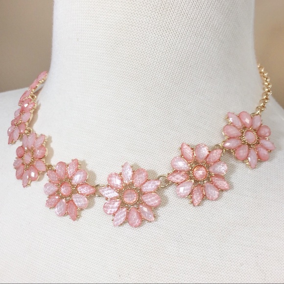 Light Pink Daisy Flower Necklace Earrings Set - Picture 2 of 3